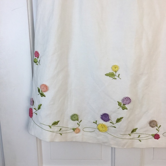 Larry Levine Floral Embroidered Linen white skirt - Picture 3 of 5